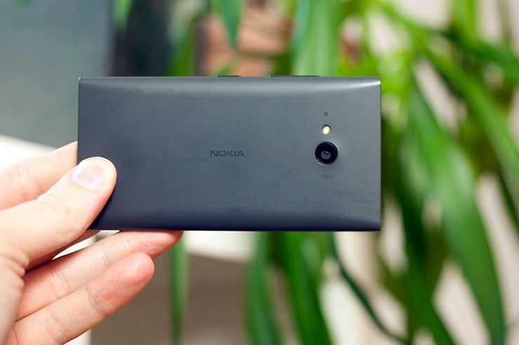 Nokia-Lumia-735-recenzija-iz-ruke-hands-on-review-16.jpg